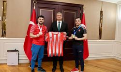 VALİ YAVUZ DÜNYA VE AVRUPA ŞAMPİYONLARINI AĞIRLADI