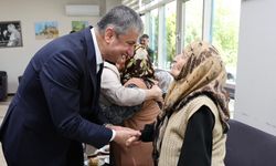 VALİ YAVUZ VE EŞİNDEN HUZUREVİNE ANNELER GÜNÜ ZİYARETİ