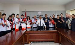 KARABÜKLÜ BOKSÖRLERDEN MÜDÜR AKBAŞ'A ZİYARET