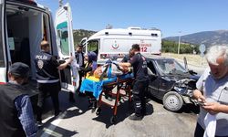 BOLU'DA OTOMOBİL SÜT KAMYONU İLE ÇARPIŞTI 2 YARALI