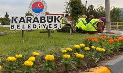 KARABÜK'TE MEVSİMLİK ÇİÇEK DİKİMİ HIZLANDI