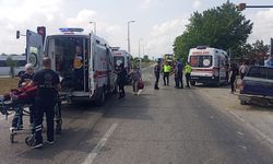 HASTA SEVKİ YAPAN AMBULANSLA OTOMOBİL ÇARPIŞTI