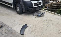 KASTAMONU'DA SOKAK KÖPEKLERİ ARABANIN TANPONUNU PARÇALADI