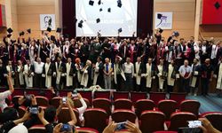 KBÜ LİSANSÜSTÜ EĞİTİM ENSTİTÜSÜ'NDE MEZUNİYET TÖRENİ