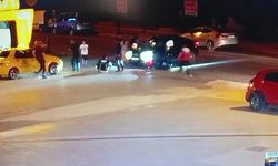 MOTOSİKLET SÜRÜCÜSÜ TAKLA ATIP OTOMOBİLİN ÜZERİNE DÜŞTÜ