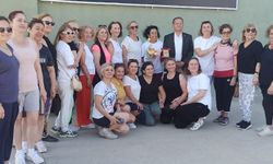 ROSAK TARAFINDAN EMEKLİ ÖĞRETMENE PLAKET VERİLDİ