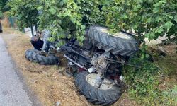 ALAPLI'DA TRAKTÖR DEVRİLDİ