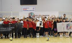 MİNİK ÖĞRENCİLER VOLEYBOL ETKİNLİĞİNDE BULUŞTU