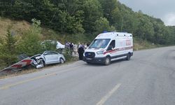 CİDE'DE İKİ OTOMOBİL ÇARPIŞTI 2 KİŞİ YARALANDI