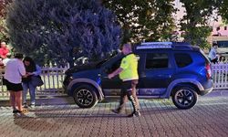 DİREKSİYONDA FENALAŞIP DEMİR KORKULUKLARA ÇARPTI