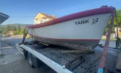 6 METRELİK TEKNE ÇEKİCİ YARDIMIYLA BARTIN'A GETİRİLDİ