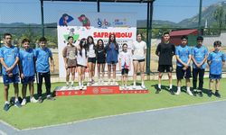 SAFRANBOLU’DA 15 TEMMUZ ŞEHİTLERİ ANISINA 400 METRE KOŞUSU