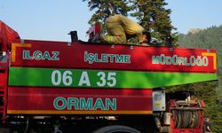 ORMAN İŞLETME PERSONELİ YANGIN ARACININ ÜSTÜNDE NAMAZ KILDI