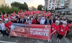 POLİSLER 15 TEMMUZ'DA ŞEHİTLERİN RESMİ İLE YÜRÜDÜ