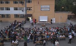 YENİCE’DE AÇIK HAVA SİNEMA GECESİNE BÜYÜK İLGİ