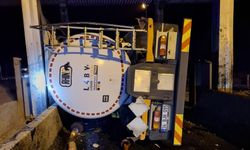 BOLU'DA GİŞELERE ÇARPAN TANKER DEVRİLDİ