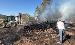 BOLU'DA OTLUK ALANDA ÇIKAN YANGINDA 2 KATLI AHŞAP EVİ KÜL ETTİ