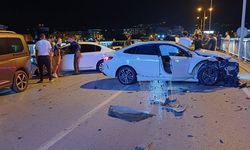 ÇAYCUMA'DA İKİ OTOMOBİLE ÇARPAN SÜRÜCÜ KAÇTI