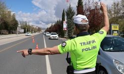 DÜZCE'DE DENETİMLERDE 79 ARAÇ TRAFİKTEN MEN EDİLDİ