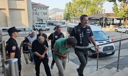 GÜNDÜZ VAKTİ DEFİNE ARAYAN 4 KİŞİYE SUÇÜSTÜ YAPTI