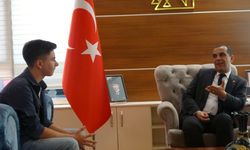 HER GÖRDÜĞÜMDE BAYRAĞI DÜZELTİYORUM
