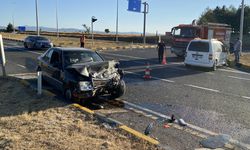 KASTAMONU'DA İKİ ARAÇ ÇARPIŞTI 2 KİŞİ YARALANDI