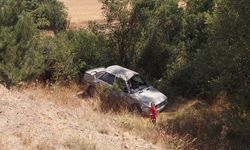 OTOMOBİL TARLAYA UÇTU