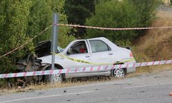 KASTAMONU'DA HAFRİYAT KAMYONU İLE OTOMOBİL ÇARPIŞTI: 1ÖLÜ 1 AĞIR YARALI