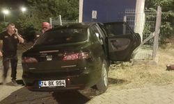 KOTROLDEN ÇIKAN ARAÇ TRAFOYA ÇARPTI