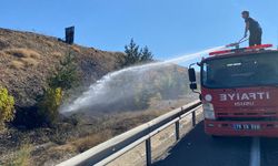 YOL KENARINDA ÇIKAN OT YANGINI SÖNDÜRÜLDÜ