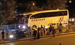 KARABÜK'TE OTOMOBİL YOLCU OTOBÜSÜNE ÇARPTI
