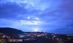 EREĞLİ'DE ŞİMŞEKLER GECEYİ AYDINLATTI