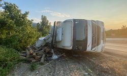 TOMRUK YÜKLÜ KAMYON DEVRİLDİ: 1 YARALI