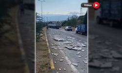 KARABÜK’TE TIR'DAN DÜŞEN MERMER PARÇALARI TRAFİĞİ TEHLİKEYE ATTI