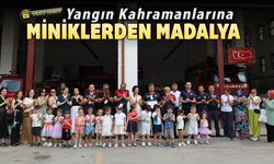 MİNİK YÜREKLERDEN KAHRAMAN İTFAİYECİLERE MADALYA