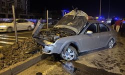 BOLU'DA ELEKTRİK DİREĞİNE ÇARPAN ALKOLLÜ SÜRÜCÜ