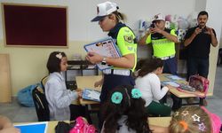 BOLU'DA POLİSLER SINIF SINIF GEZİP ÖĞRENCİLERİ BİLGİLENDİRDİ