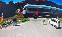 ÇAYCUMA'DA TREN MOTOSİKLETE ÇARPTI