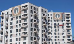 YANGIN FACİASININ SEMBOLÜ ÇARŞAFLAR PENCERELERDE