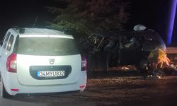 ESKİPAZAR'DA İKİ OTOMOBİL KAFA KAFAYA ÇARPIŞTI