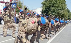 KOMANDOLARIN GÖSTERİSİ HAYRAN BIRAKTI