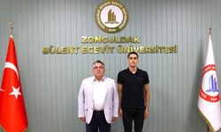 MİLLİ SPORCU DOĞUKAN KİLCİOĞLU'NDAN REKTÖR ÖZÖLÇER'E VEDA ZİYARETİ