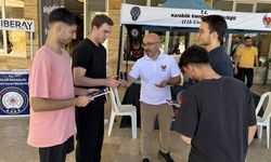 POLİSLER ÜNİVERSİTE ÖĞRENCİLERİNİ BİLGİLENDİRİYOR