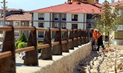 SAFRANBOLU'DA 140 METRELİK TAŞ DUVAR VE KORKULUK YAPILDI