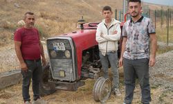 TEKERİ PATLAK TRAKTÖR İLE EKİPLERE SU TAŞIDI
