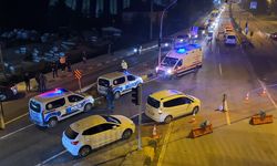 BARTIN'DA UYGULAMA YAPAN POLİSE OTOMOBİL ÇARPTI