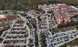BOLU'DA GELİŞİ GÜZEL PARK EDİLEN ARAÇLAR TRAFİKTE SORUN YAŞATIYOR