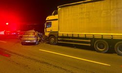 BOLU'DA OTOMOBİLE KAMYON ÇARPTI 1 ÖLÜ