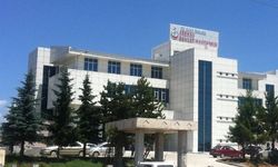 ÇERKEŞ'TE DEVRİLEN PİKAPIN SÜRÜCÜSÜ YARALANDI