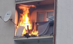 CİDE'DE BALKONA BIRAKILAN KÖZ YANGIN ÇIKARDI